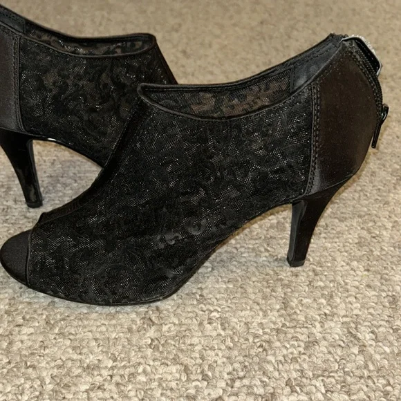Black Lace Heels - Picture 3 of 7
